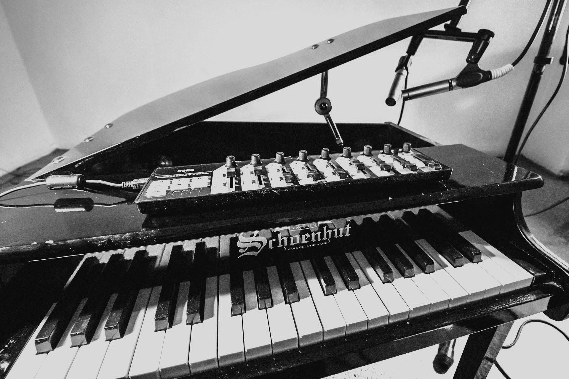 GRANULAR TOYS: Toy Piano & live electronics
